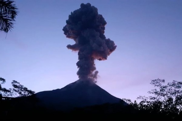 Erupsi Gunung Merapi Hanya Erupsi Gas Kecil