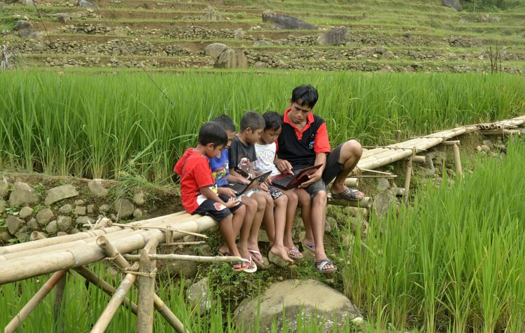 Memanfaatkan Teknologi Meningkatkan Kesejahteraan Masyarakat