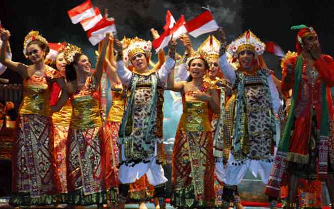 Menjaga Identitas Budaya Masyarakat Indonesia